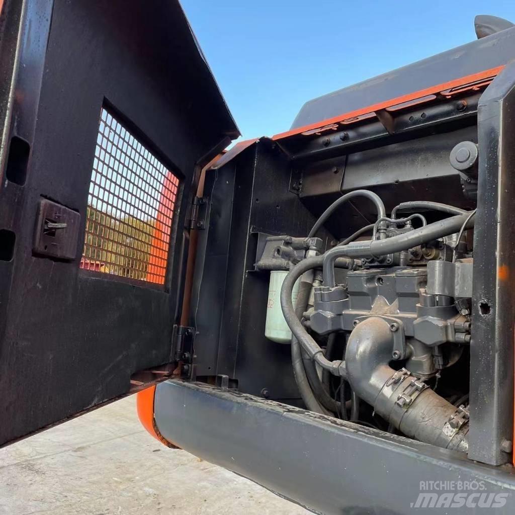 Hitachi ZX200 Vikšriniai ekskavatoriai