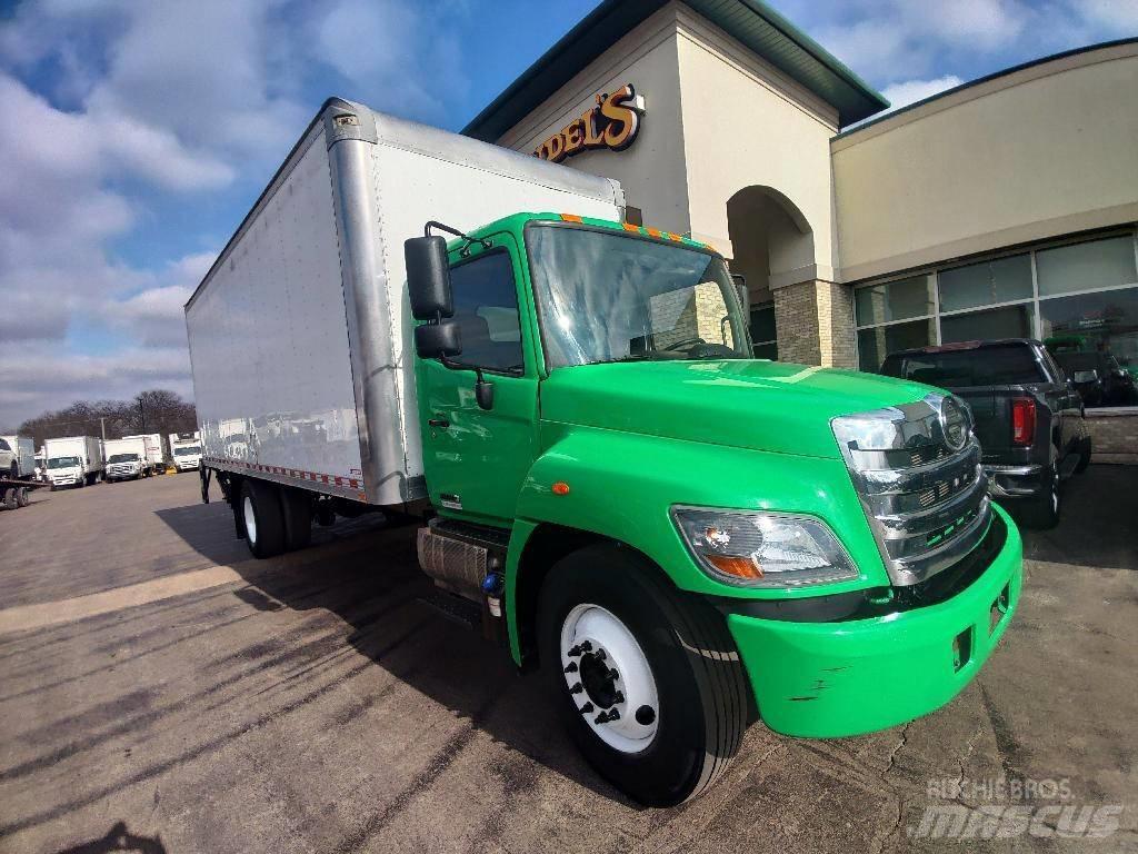Hino 338 Sunkvežimiai su dengtu kėbulu