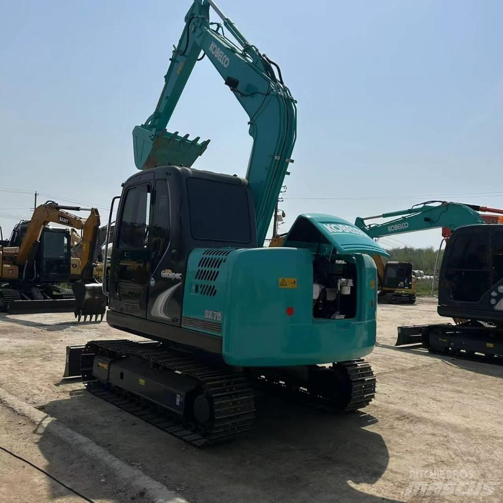Kobelco 75 Vikšriniai ekskavatoriai