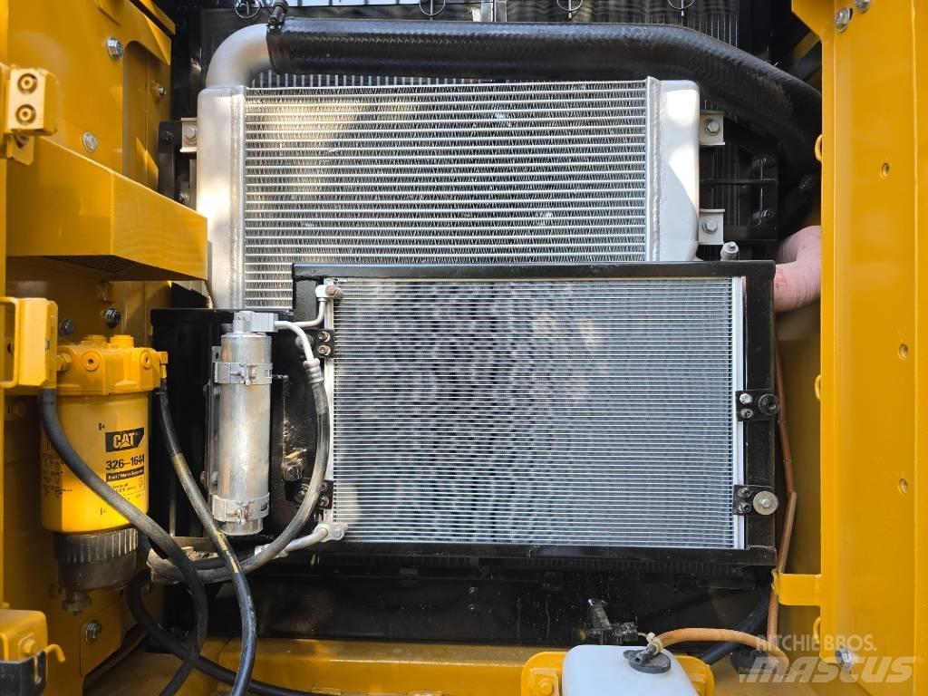 CAT 320D2 Vikšriniai ekskavatoriai