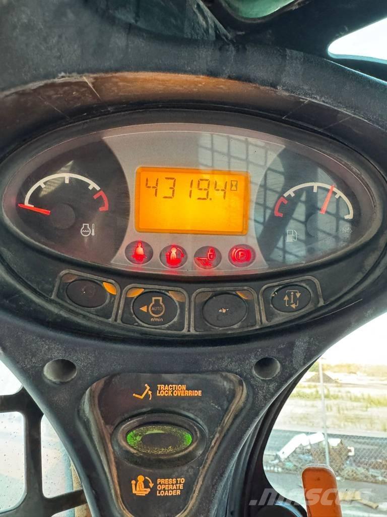 Bobcat S570 Krautuvai su šoniniu pasukimu