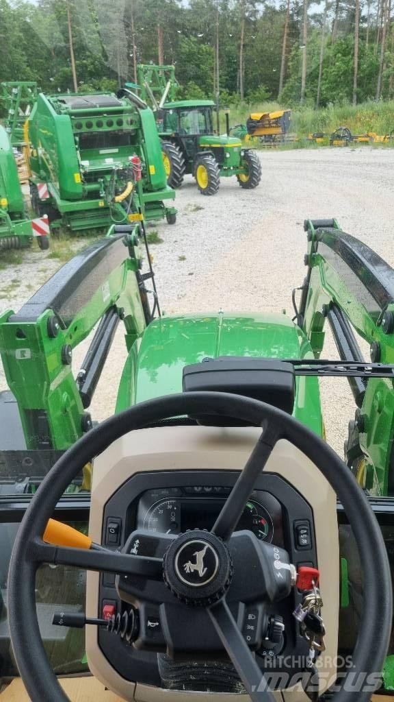 John Deere 5100M Traktoriai
