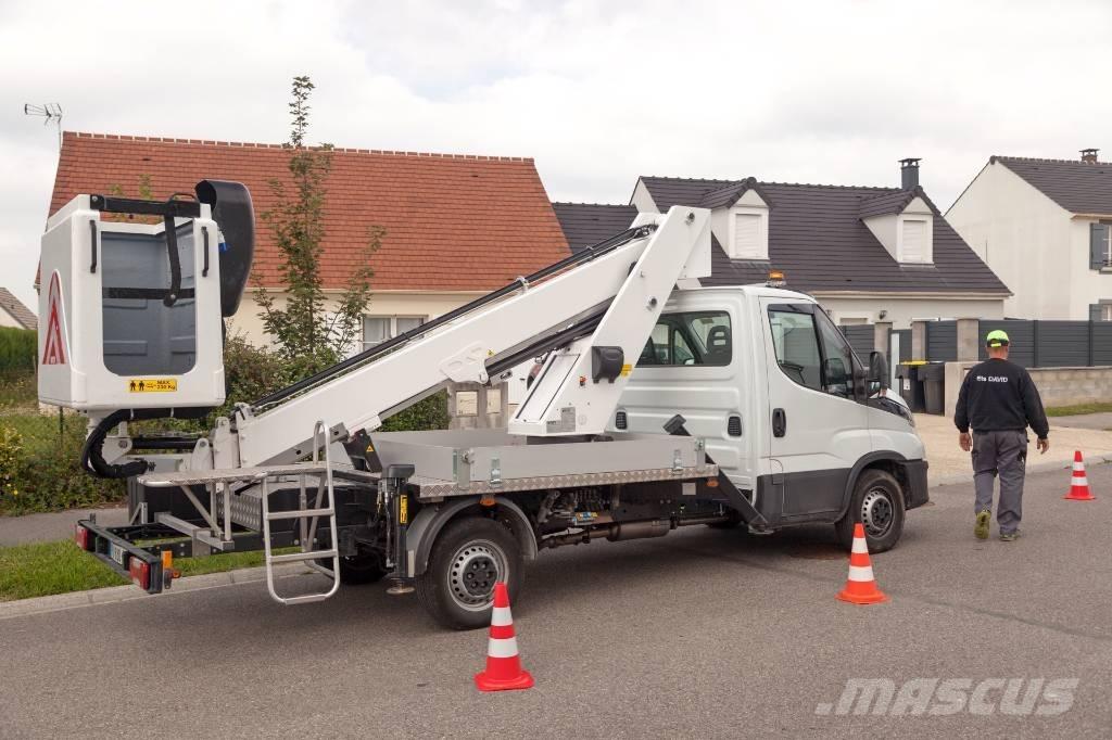 Iveco IS35SI2AA Ant vilkikų montuojamos kėlimo platformos
