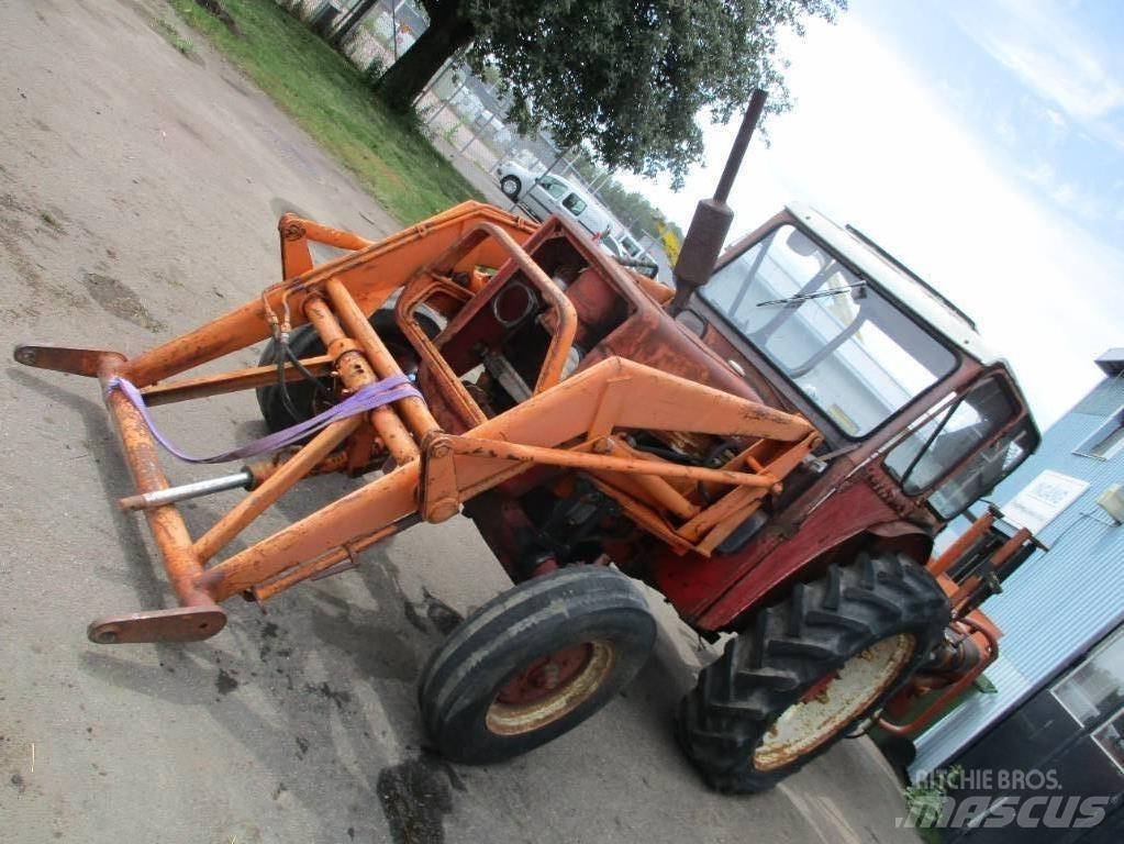 IH 523 Traktoriai
