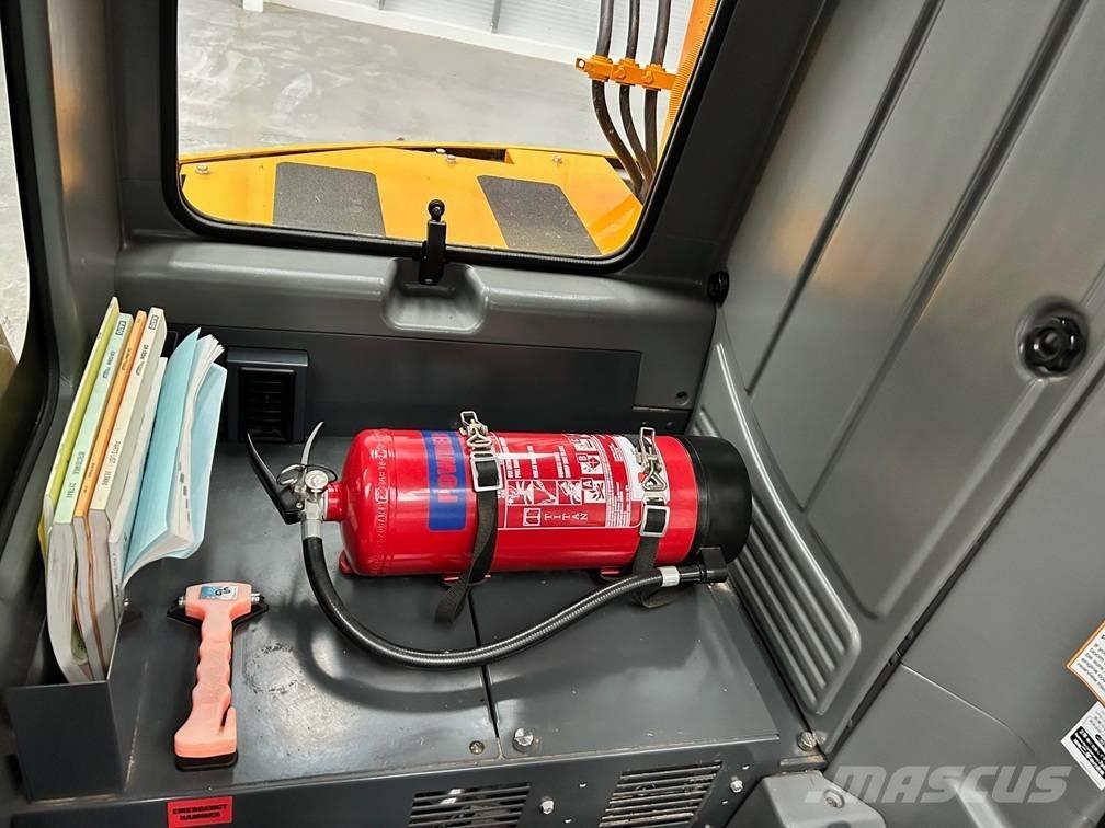 Kato CR-130Ri Visureigiai kranai