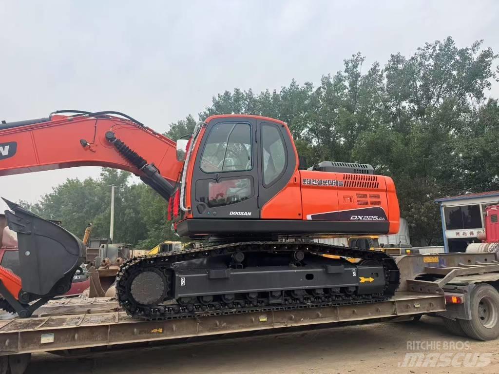 Doosan DX 225 LCA Vikšriniai ekskavatoriai