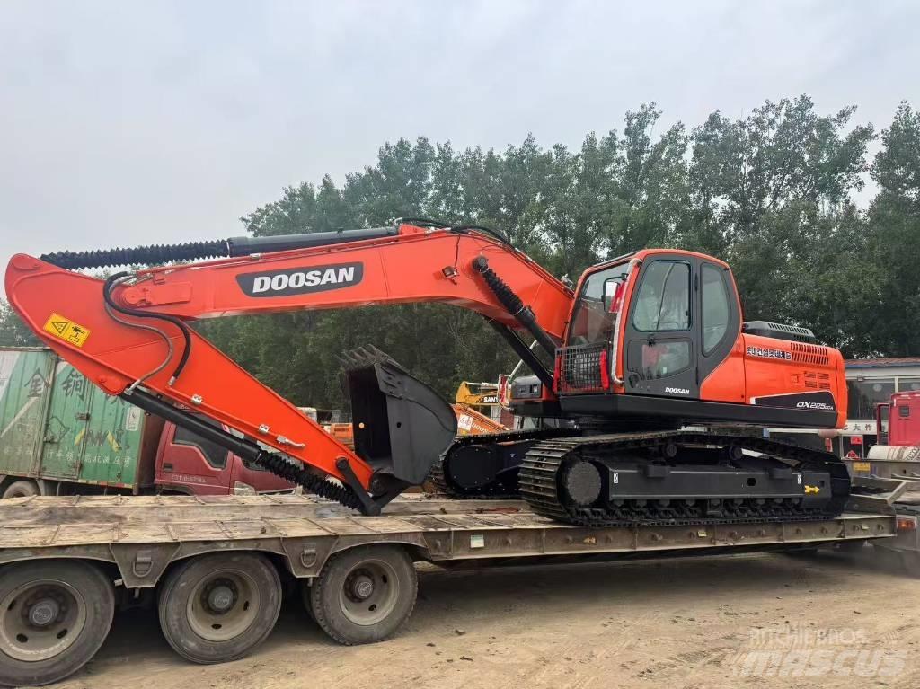 Doosan DX 225 LCA Vikšriniai ekskavatoriai
