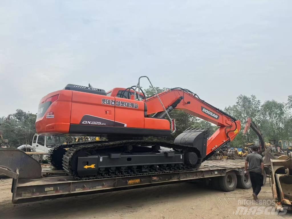 Doosan DX 225 LCA Vikšriniai ekskavatoriai