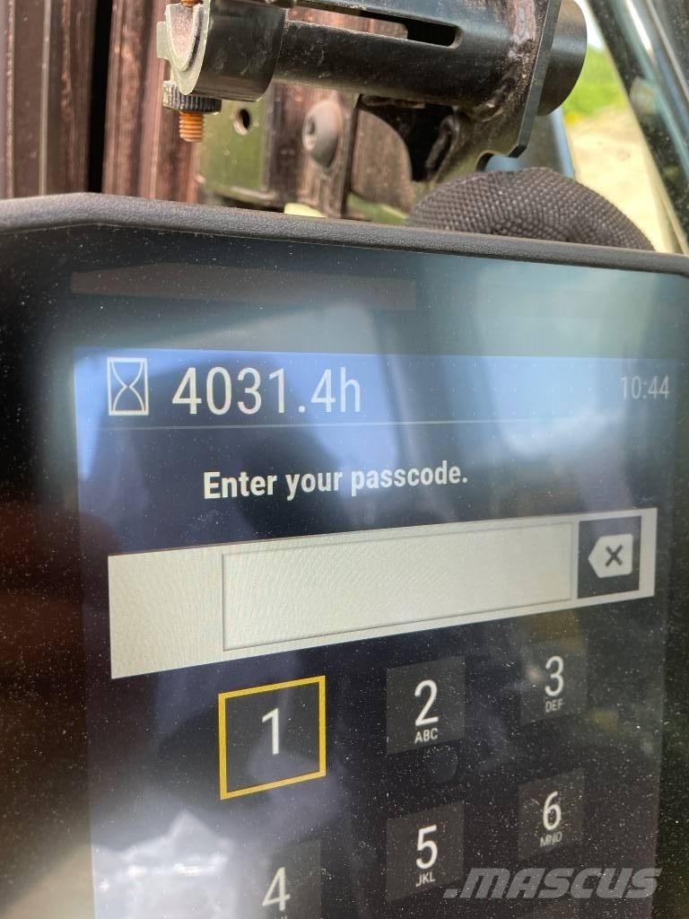 CAT 323 Vikšriniai ekskavatoriai