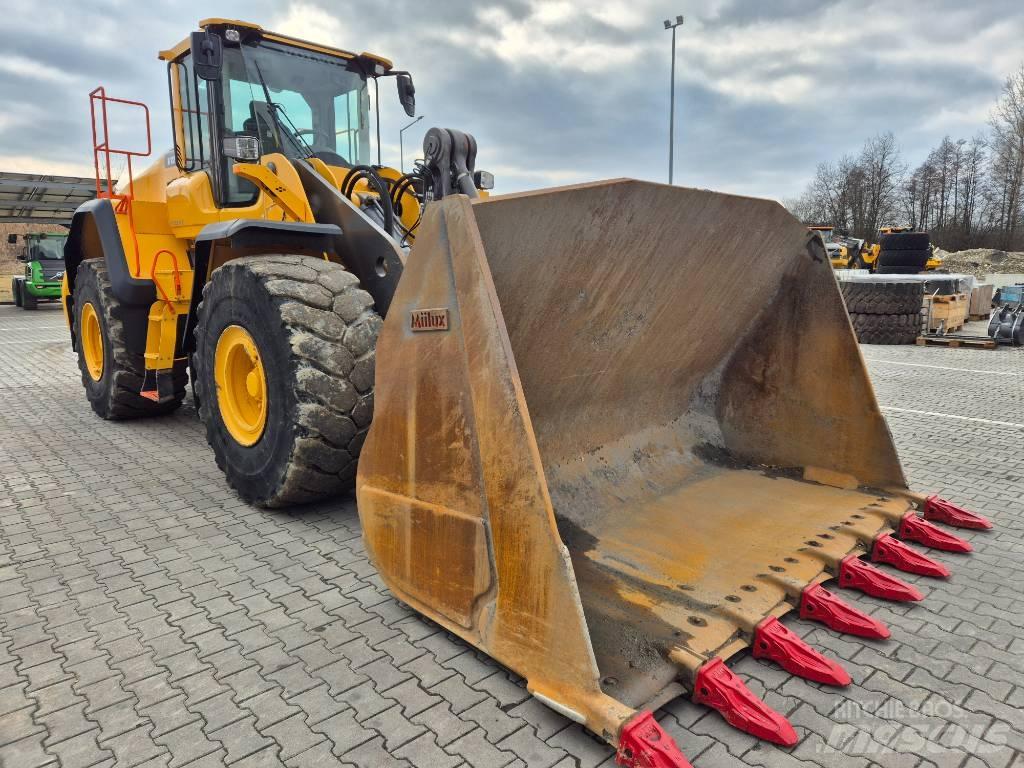Volvo L 180 H Naudoti ratiniai krautuvai