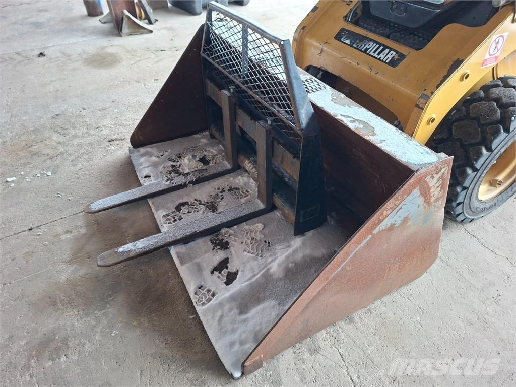 CAT 226 B3 4X4 Statyba - Kita