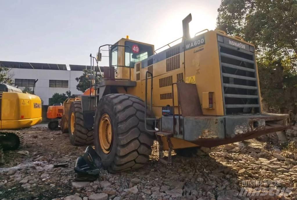 Komatsu WA 600 Naudoti ratiniai krautuvai