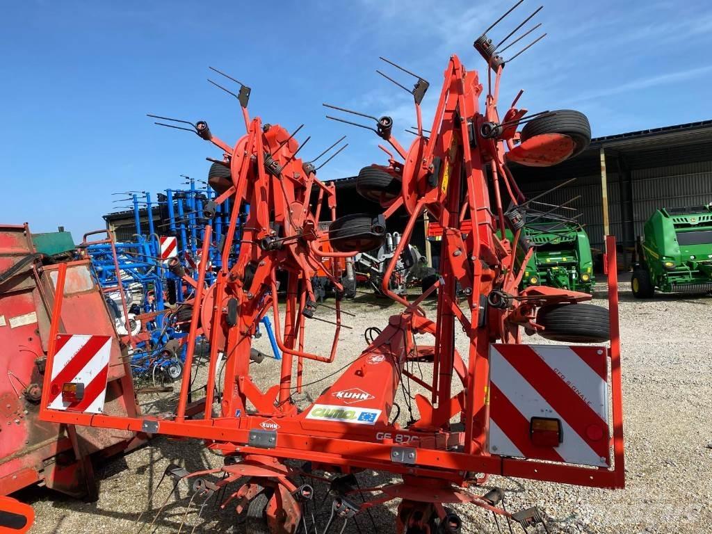 Kuhn GF8702 Šieno grėbliai ir vartytuvai