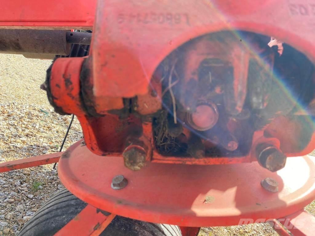 Kuhn GF8702 Šieno grėbliai ir vartytuvai