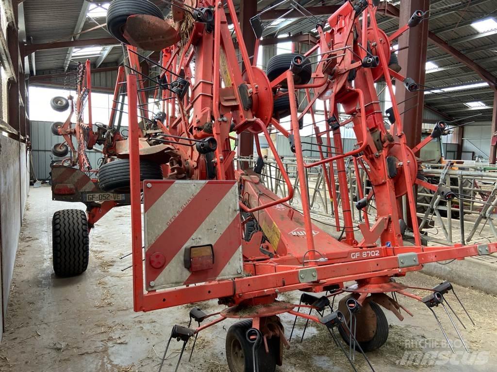 Kuhn GF8702 Šieno grėbliai ir vartytuvai