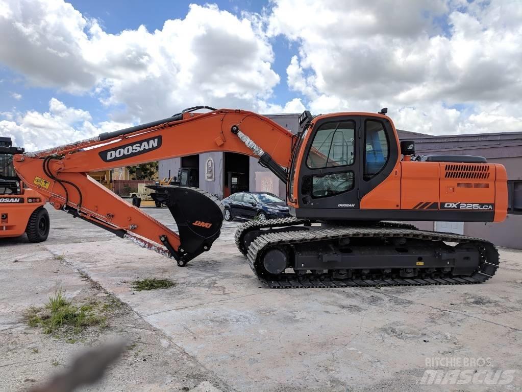 Doosan DX 225 LCA Vikšriniai ekskavatoriai