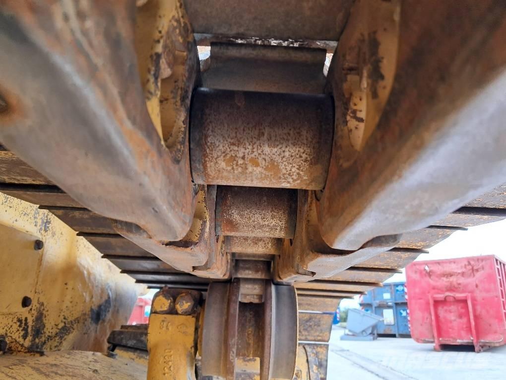 Komatsu D61PXI-24E0 Vikšriniai buldozeriai
