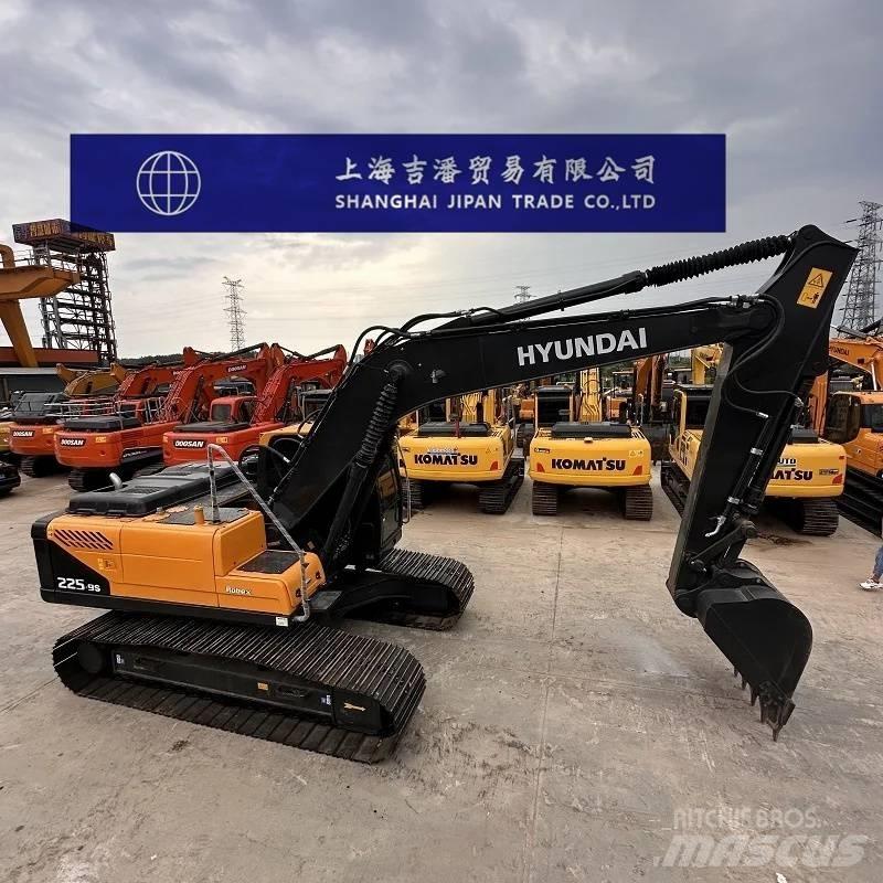 Hyundai R225 Vikšriniai ekskavatoriai