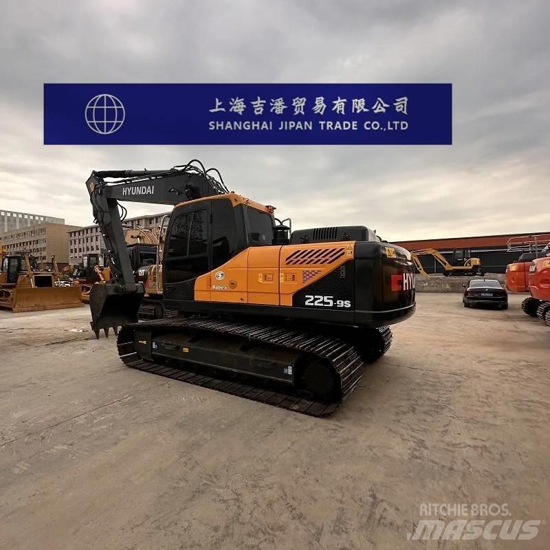 Hyundai R225 Vikšriniai ekskavatoriai