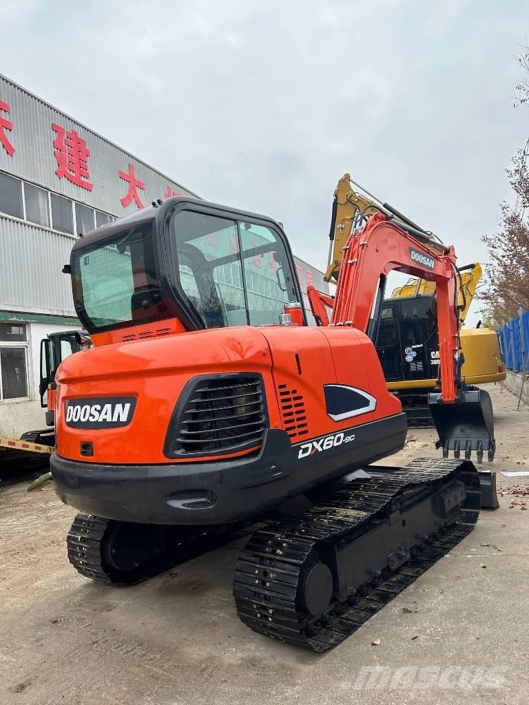Doosan DX 60 Vikšriniai ekskavatoriai