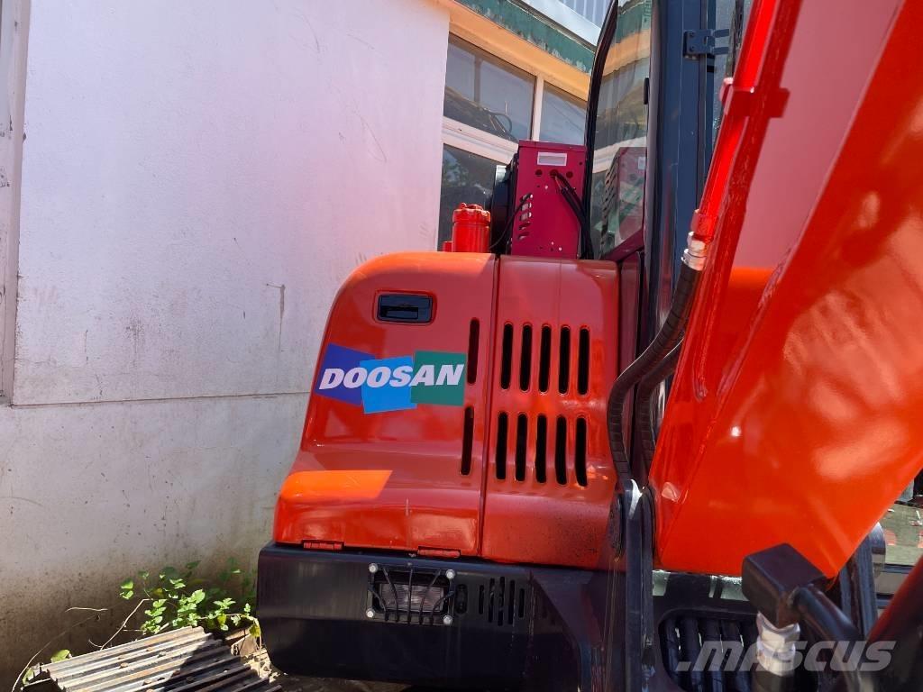 Doosan DX 60 Vikšriniai ekskavatoriai