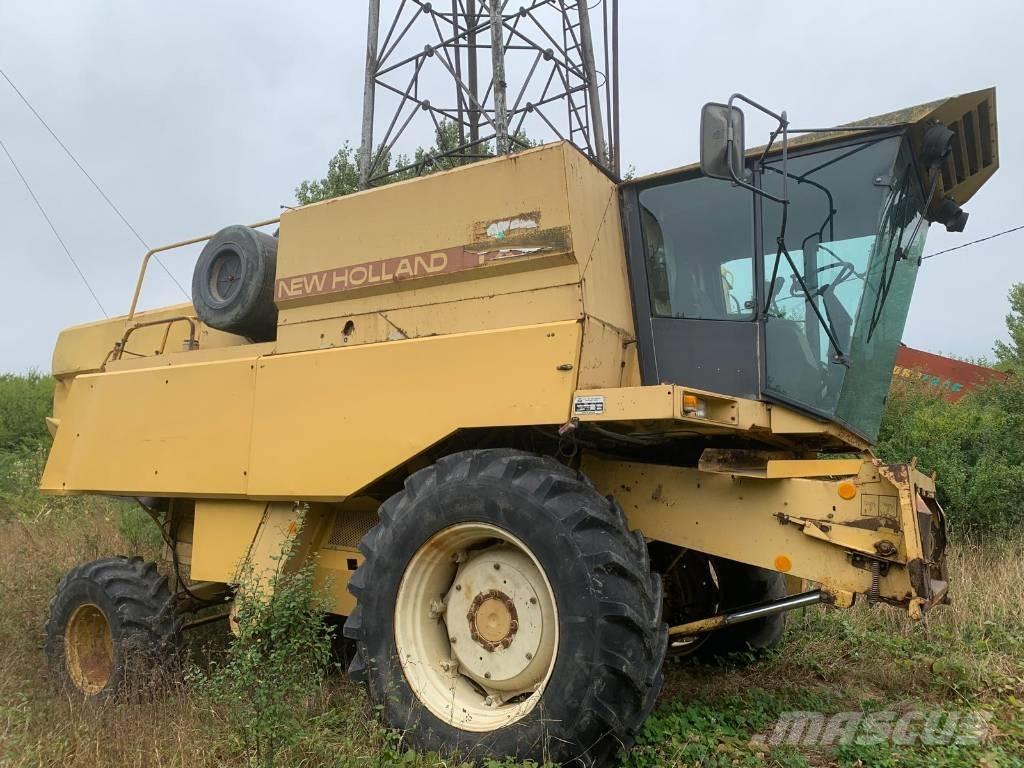 New Holland TX 32 Derliaus nuėmimo kombainai