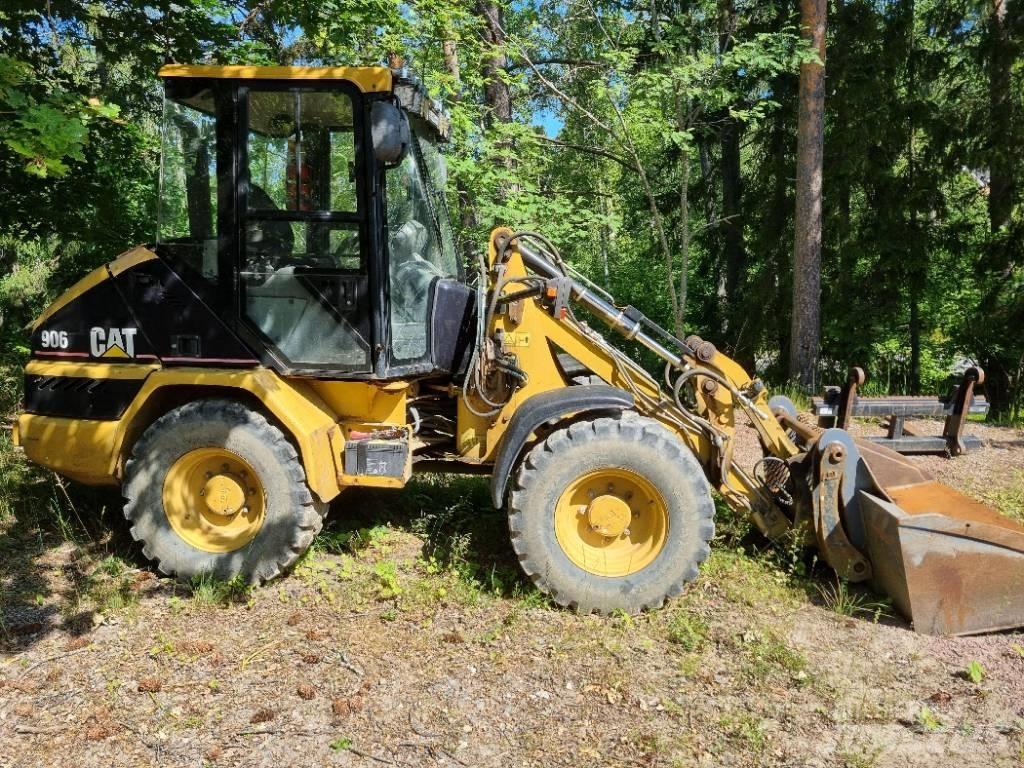 CAT 906 Naudoti ratiniai krautuvai