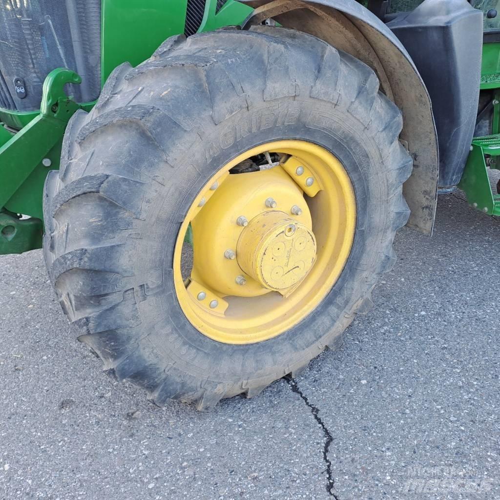 John Deere 5125R Traktoriai