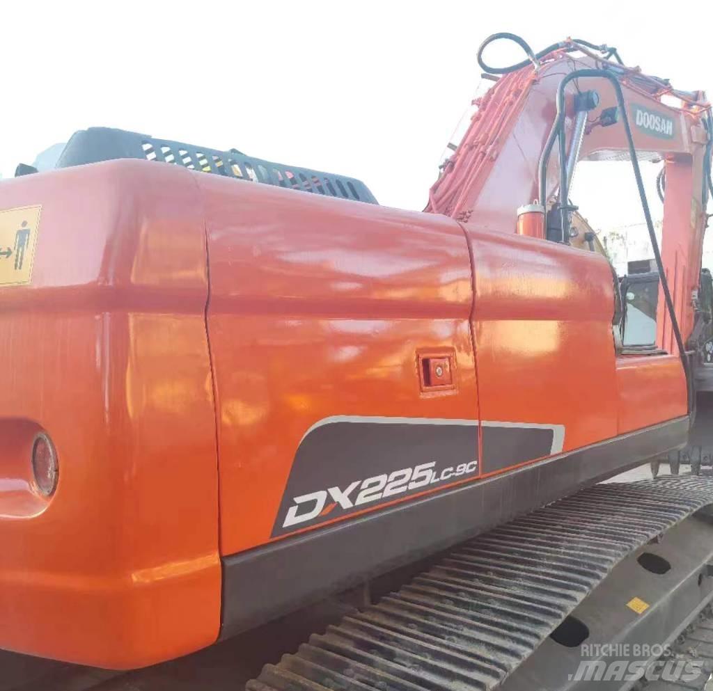 Doosan DX 225 Vikšriniai ekskavatoriai