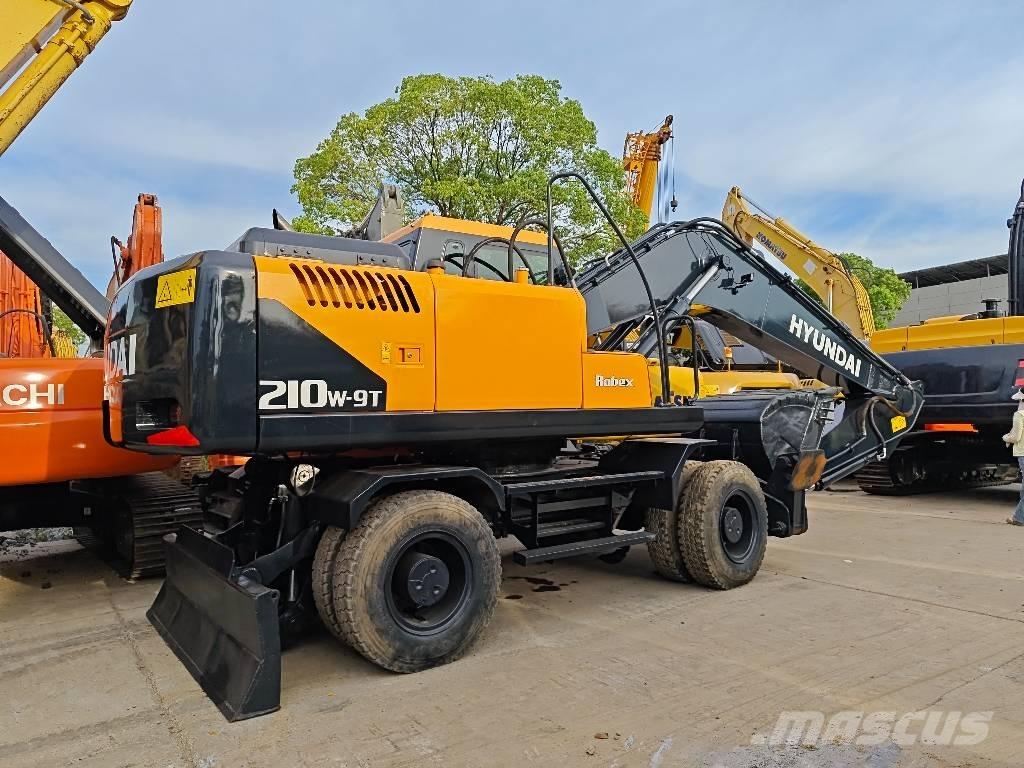 Hyundai R210W-9 Ratiniai ekskavatoriai