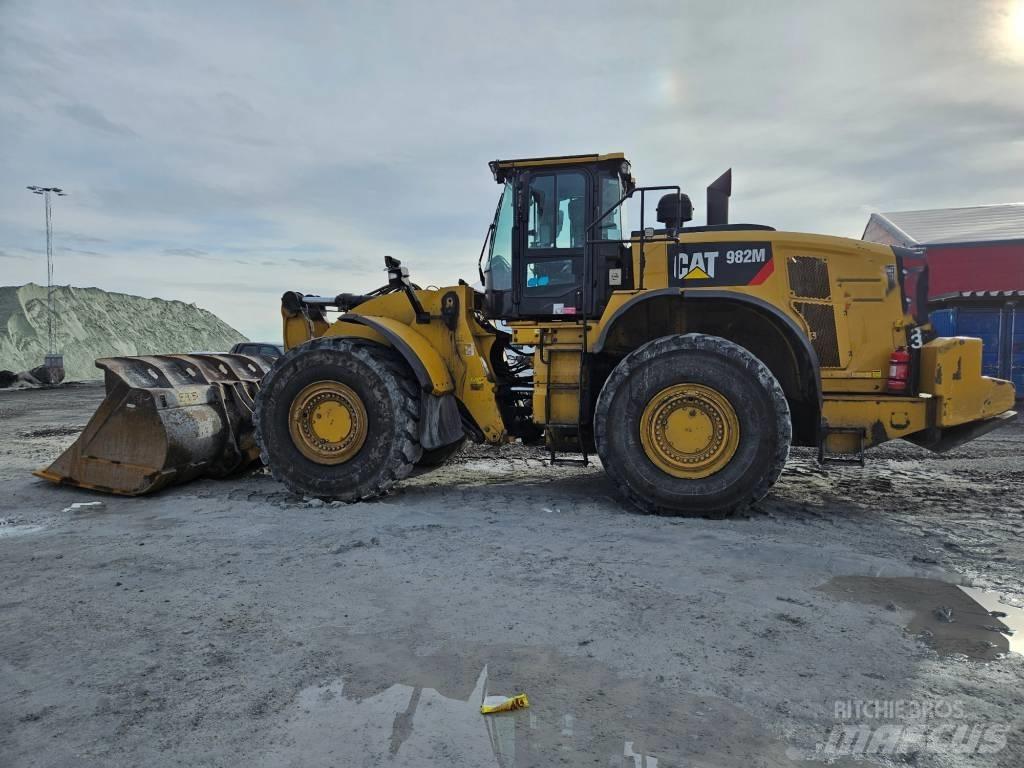 CAT 982 M Naudoti ratiniai krautuvai