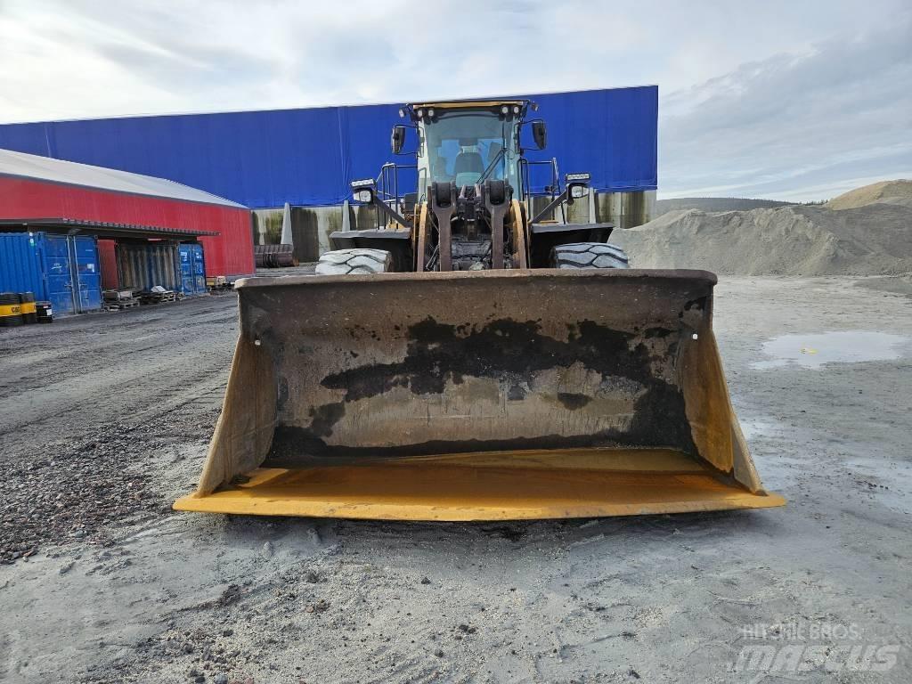 CAT 982 M Naudoti ratiniai krautuvai
