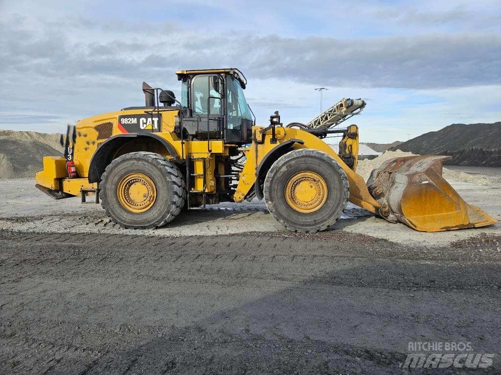 CAT 982 M Naudoti ratiniai krautuvai
