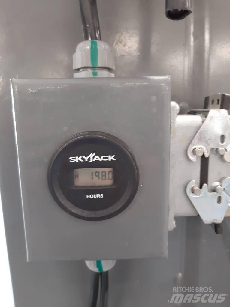 SkyJack SJ 16 Vertikalūs stiebiniai keltuvai