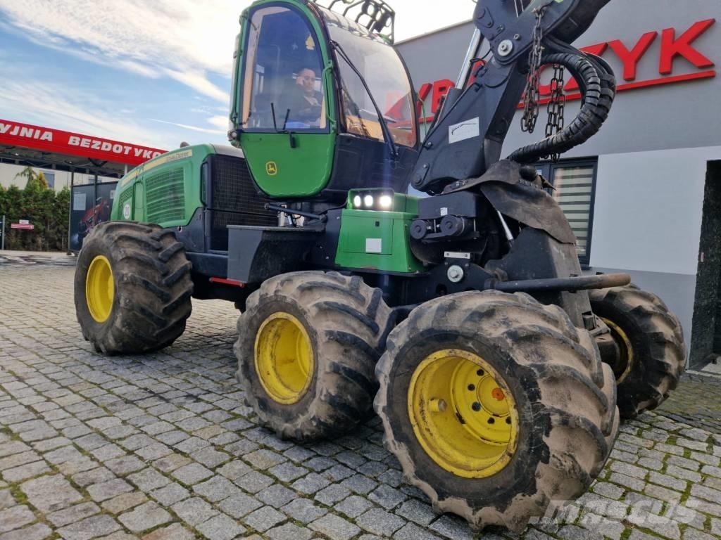 John Deere 1070 E Miško technika (Harvesteriai)