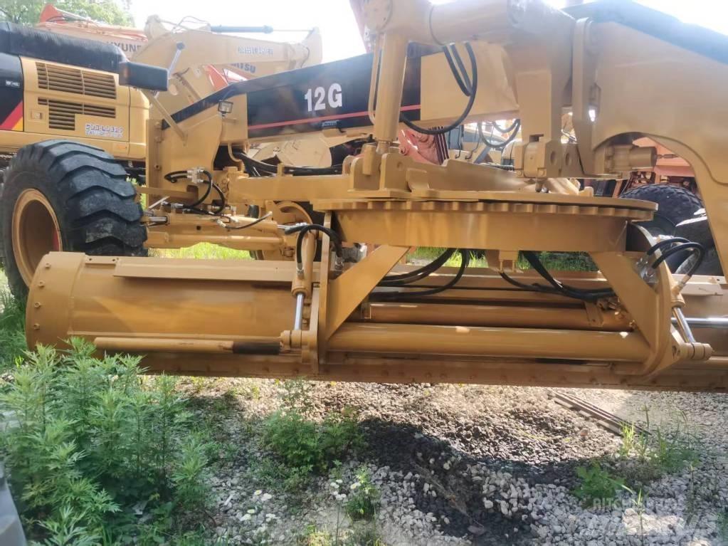 CAT 12 H Greideriai