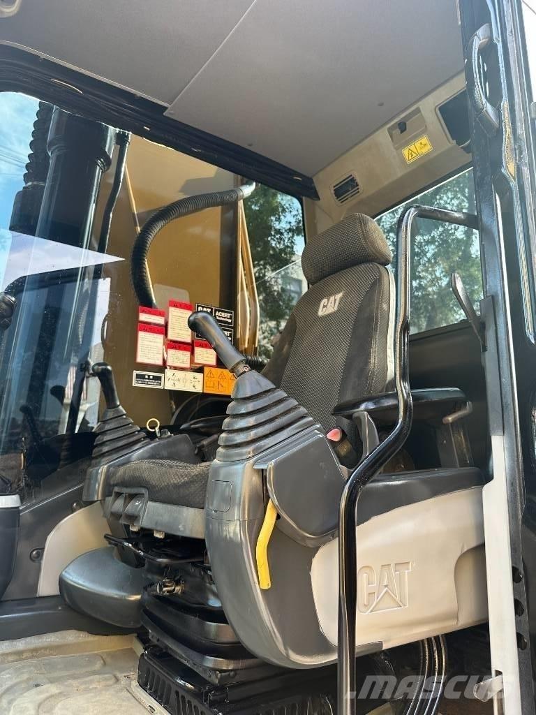 CAT 330 Vidutinės galios ekskavatoriai 7-12 t