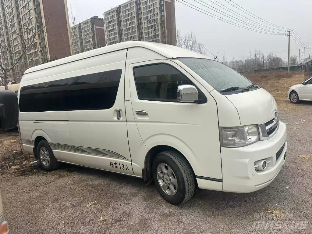 Toyota Coaster Tarpmiestiniai autobusai