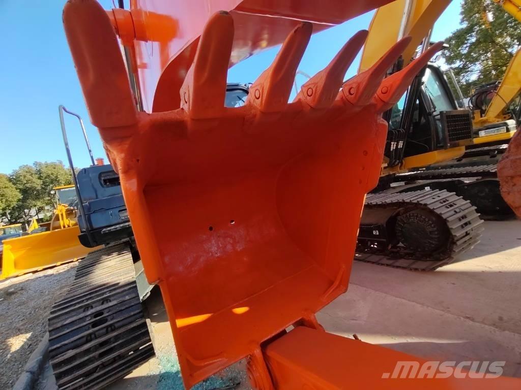 Hitachi ZX 200 Vikšriniai ekskavatoriai