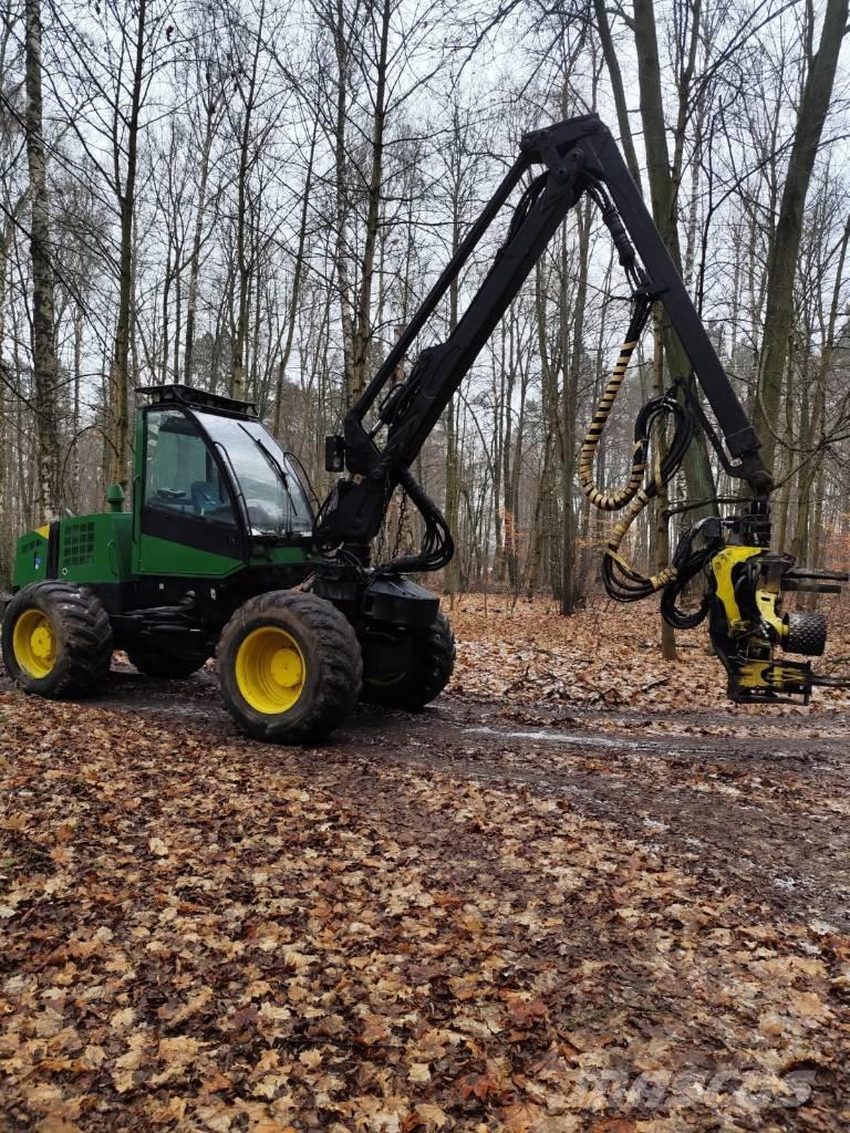 John Deere 770 Miško technika (Harvesteriai)