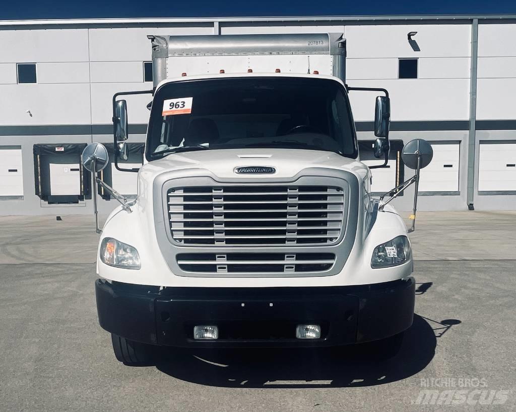 Freightliner M 106 Sunkvežimiai su dengtu kėbulu