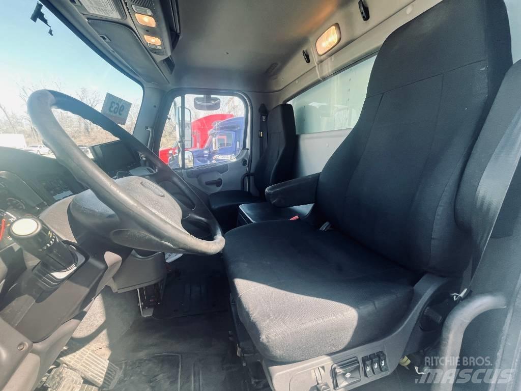Freightliner M 106 Sunkvežimiai su dengtu kėbulu