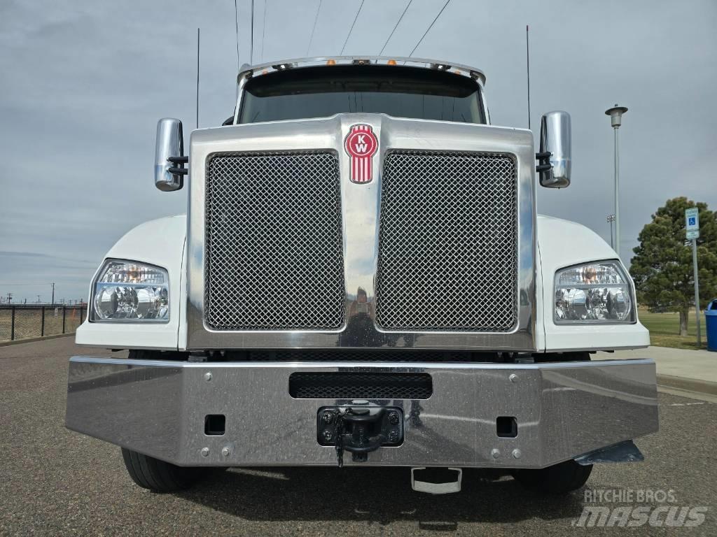 Kenworth T 880 Savivarčių priekabų vilkikai