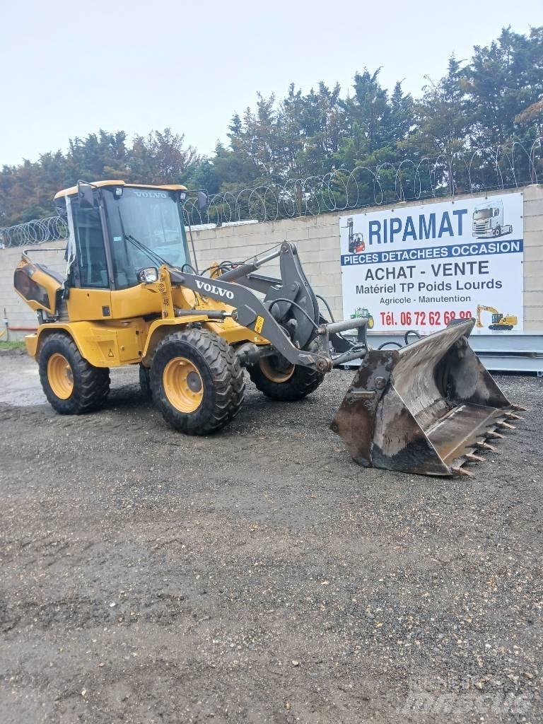 Volvo L 30 G Naudoti ratiniai krautuvai