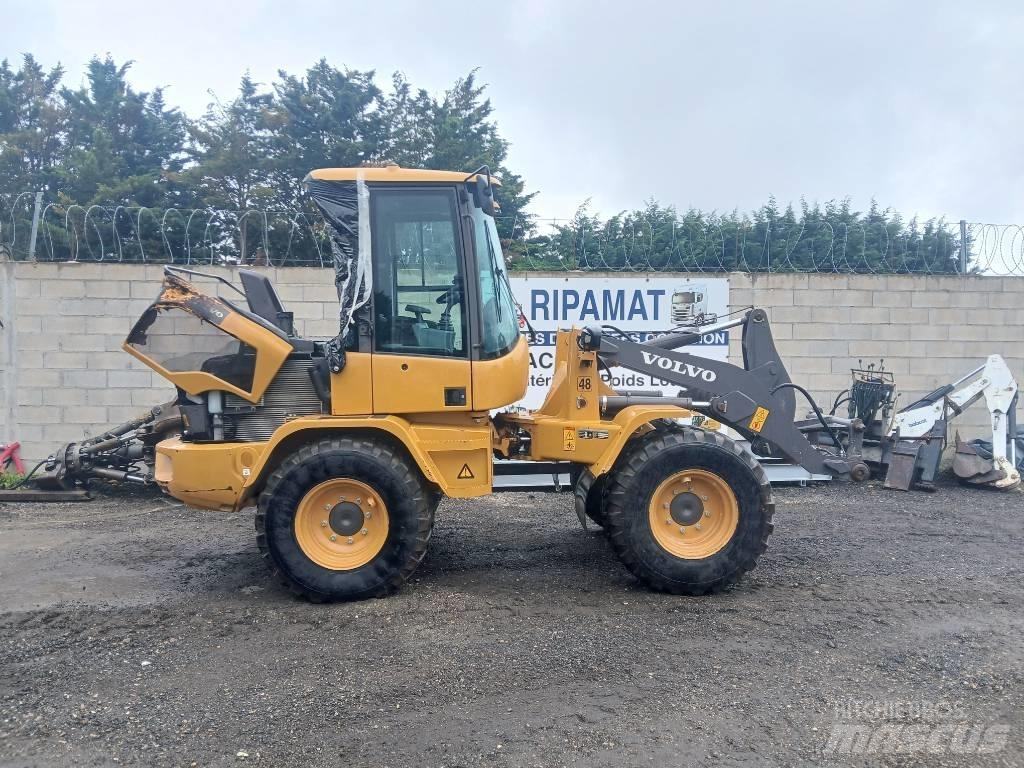 Volvo L 30 G Naudoti ratiniai krautuvai