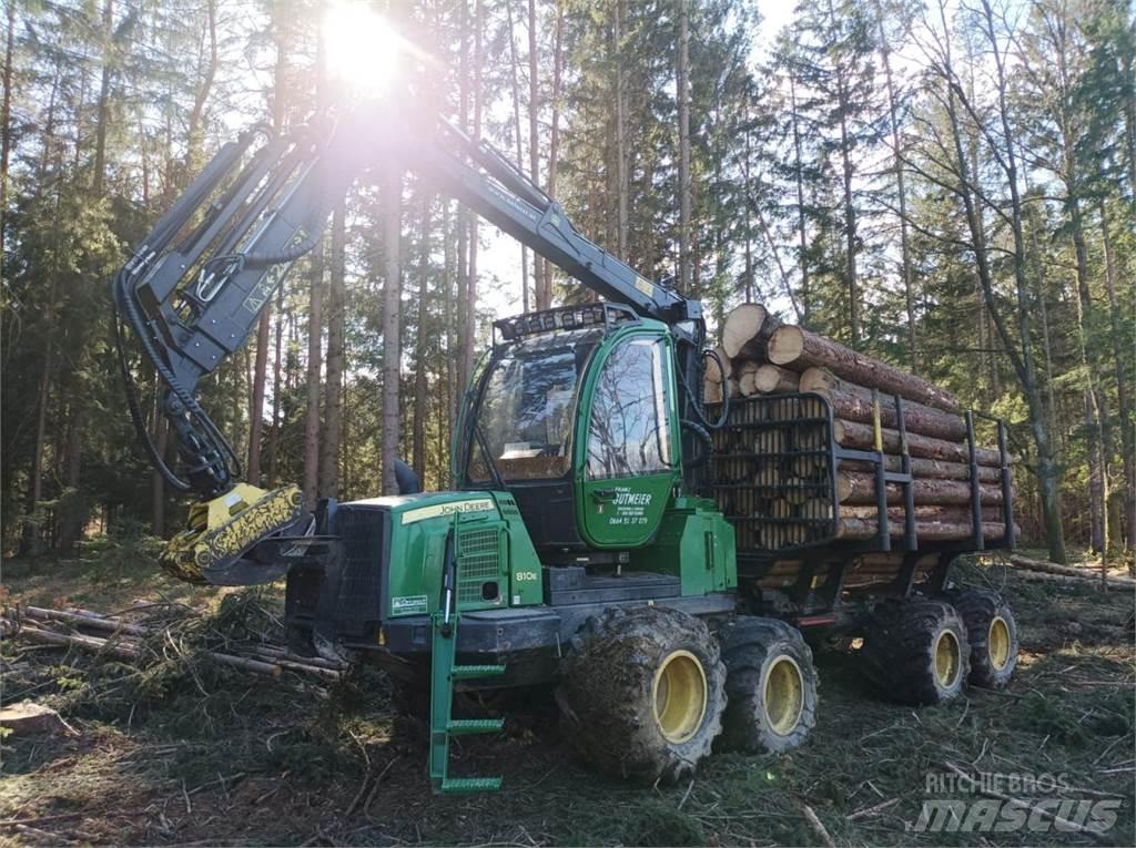John Deere 810 E Naudoti miškovežiai (Forvarderiai)