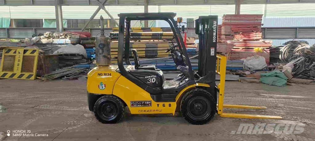 Komatsu FD 30 T-17 Dyzeliniai krautuvai