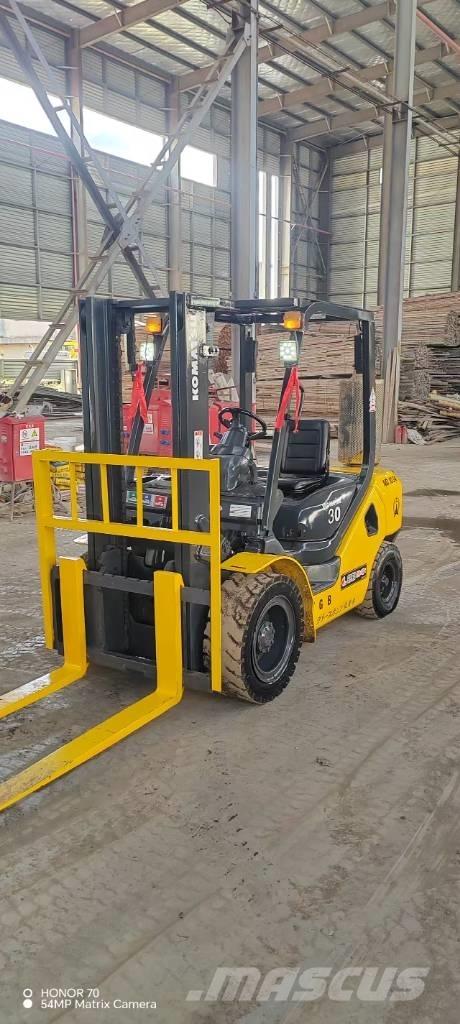 Komatsu FD 30 T-17 Dyzeliniai krautuvai