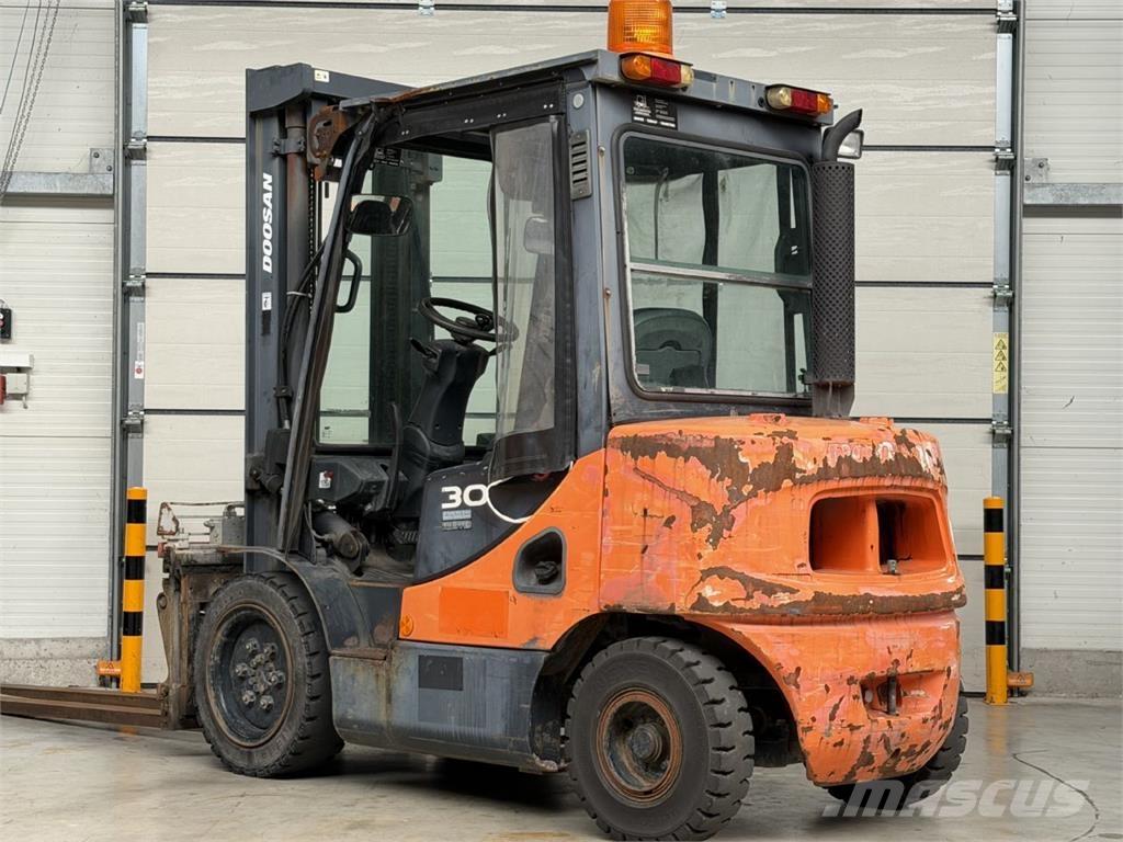 Doosan D30S-5 Dyzeliniai krautuvai