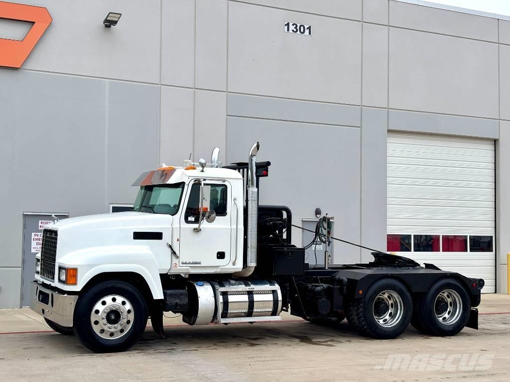 Mack CHU 613 Pagalbos kelyje automobiliai